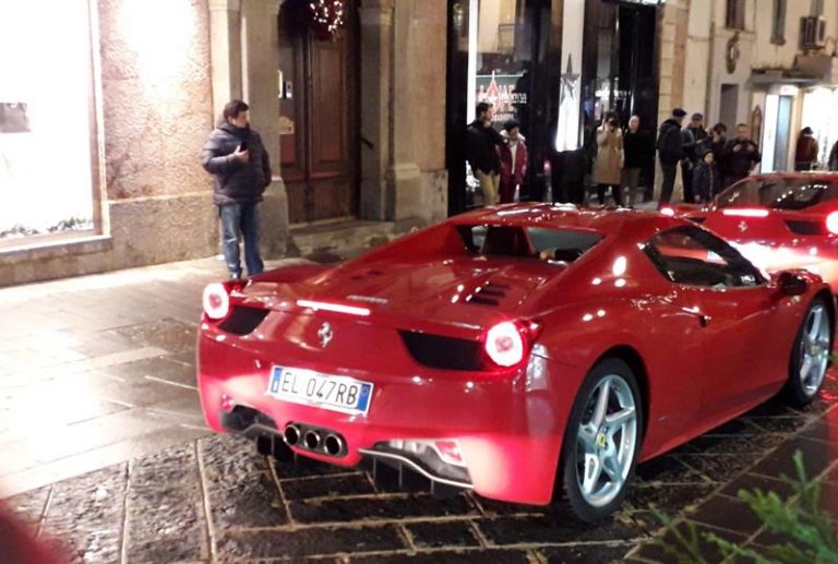 Successo a Vibo per la “notte rossa” delle Ferrari – Foto
