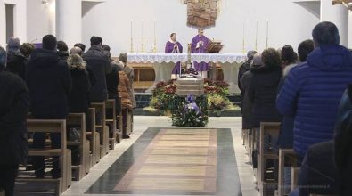 Commozione a Rende per l’ultimo saluto al procuratore di Vibo Bruno Giordano – Video
