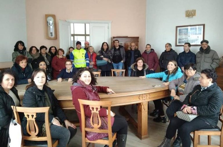 Serra San Bruno, gli ex Lsu occupano la Sala Giunta e paralizzano il Comune