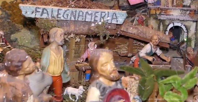 Il presepe “centenario” di Enzo e Teresa, inno alla tradizione e alla fede – Video