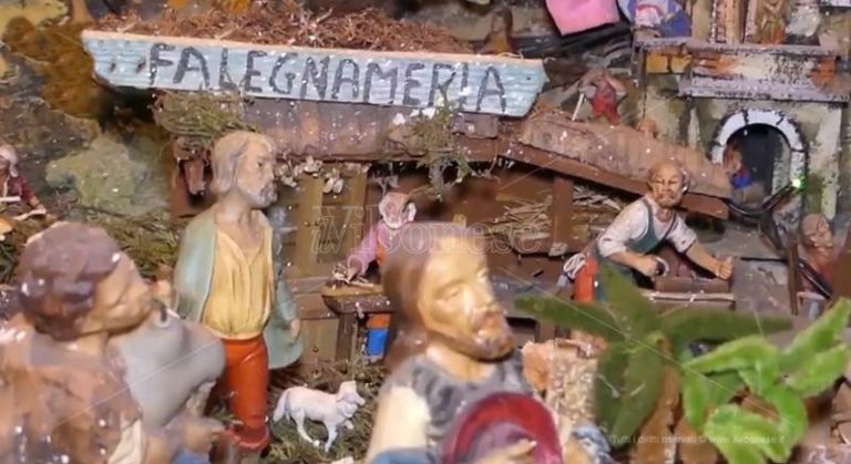 Il presepe “centenario” di Enzo e Teresa, inno alla tradizione e alla fede – Video