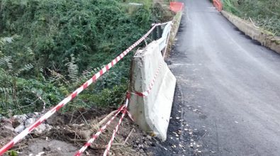 Strada chiusa a Drapia, i cittadini preoccupati: «Lavori procedono con lentezza»