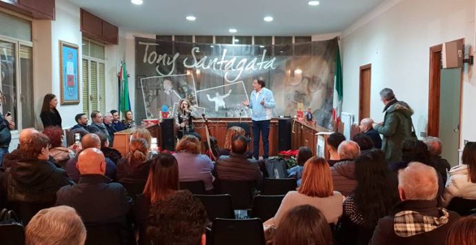 San Calogero, Tony Santagata entusiasma all’Arte festival Calabria