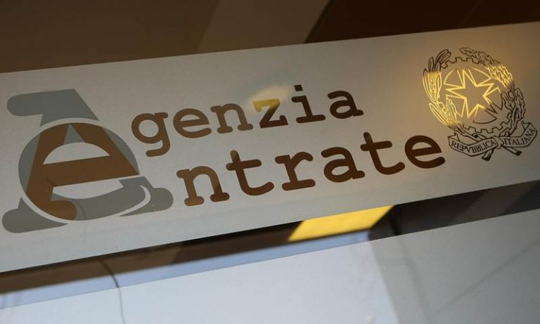 Rischi per Agenzia Entrate a Serra, il sindaco: «Difenderò comunità con tutti i mezzi leciti»