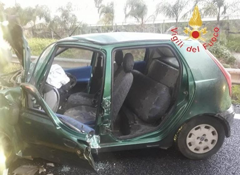 Incidente in autostrada vicino Pizzo, un ferito – Foto