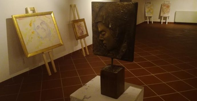 Successo a Mileto per la mostra pittorica del maestro Pino Schiti