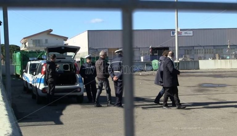 Rifiuti: la polizia municipale di Vibo sequestra l’area in uso alla Dusty a Portosalvo – Video