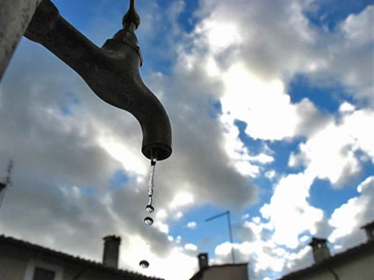 Acqua, a Vibo Marina ordinanza in vigore da 8 anni: ma alla politica revocarla non conviene