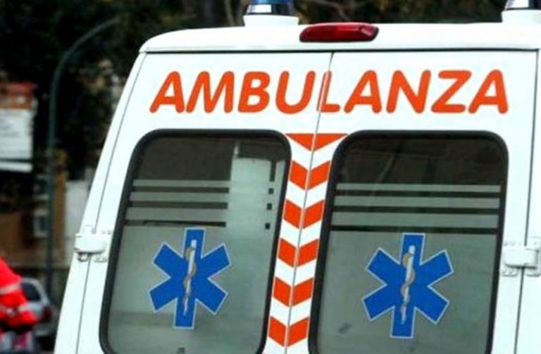 Tragedia a Reggio Calabria, uomo muore travolto da un albero