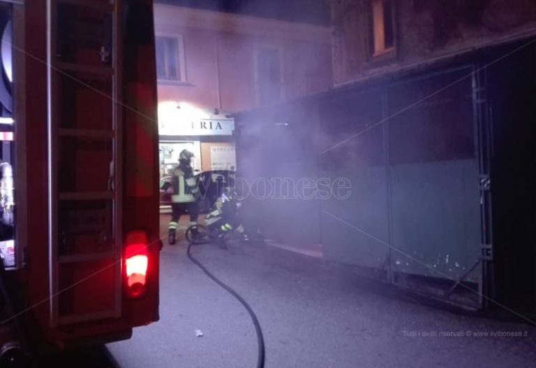 Tentativo di incendio a Vibo Valentia alla frutteria dei familiari del pentito Mantella