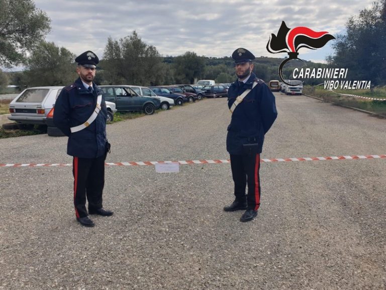 “Cimitero” di auto scoperto a Limbadi, scatta il sequestro e la denuncia