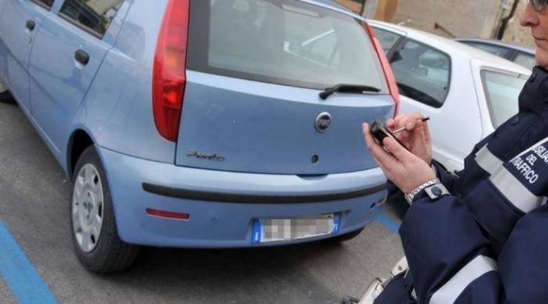 Vibo, ausiliario del traffico aggredito in pieno centro