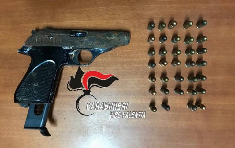 Pistola clandestina in un capanno, assolto 25enne di Nicotera