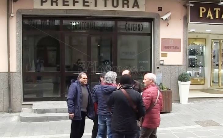 Protesta degli operai del Consorzio di bonifica, il prefetto di Vibo assume impegni – Video