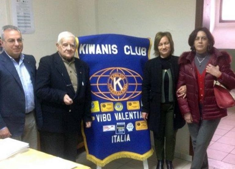 Rischi del web e cyberbullismo, il Kiwanis Vibo incontra gli studenti