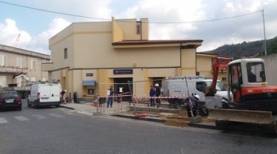 Vibo Marina, commercianti al “buio” e sul piede di guerra: «Non si lavora così»