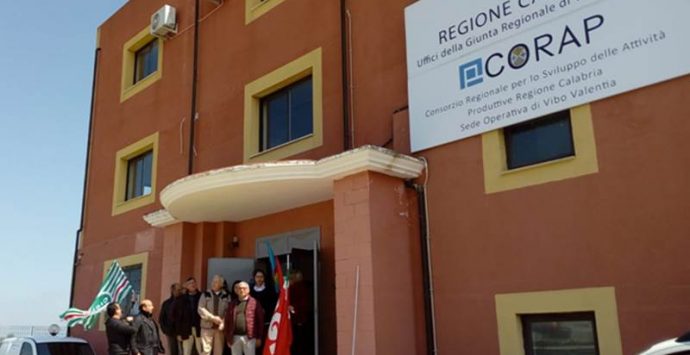 Lavoratori Corap senza stipendio, protesta a Vibo – Video