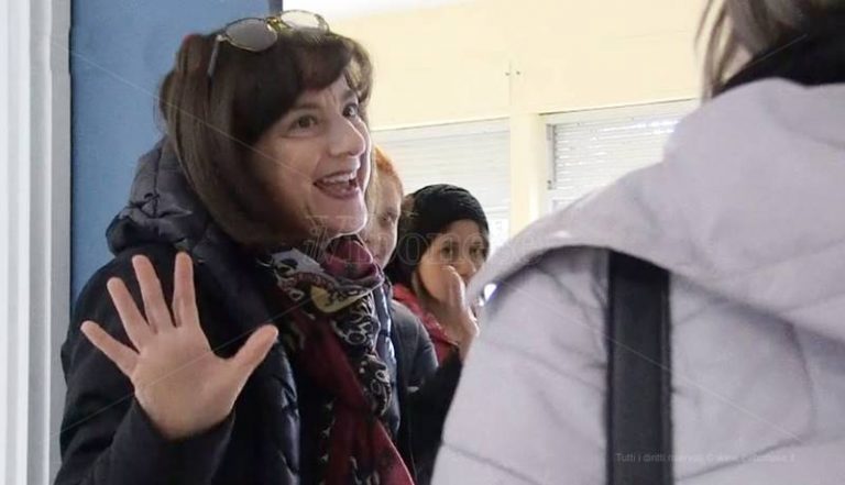 Bullismo in una scuola di Rombiolo, alunna vessata «per le sue origini sudamericane» – Video