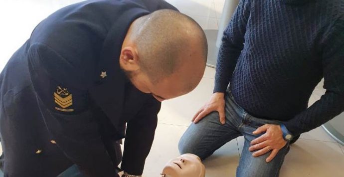 Uso del defibrillatore, sinergia tra Capitaneria e Suem 118 di Vibo