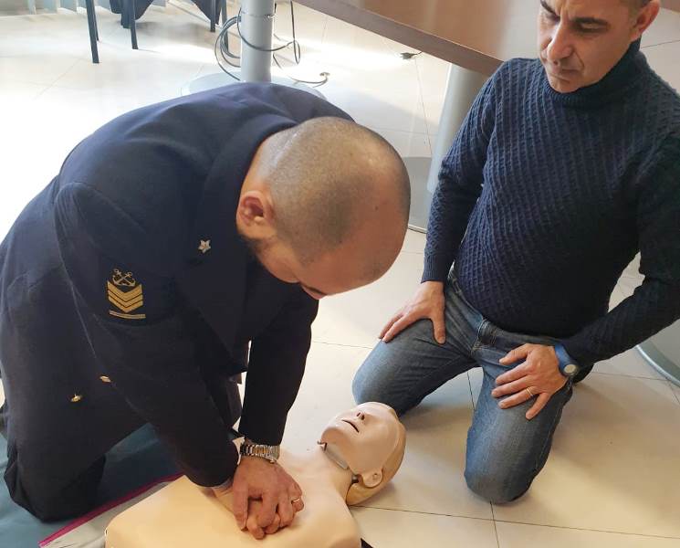 Uso del defibrillatore, sinergia tra Capitaneria e Suem 118 di Vibo