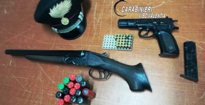 Deteneva un arsenale in casa, 67enne arrestato dai carabinieri a Cessaniti
