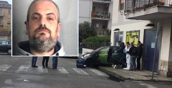 Catturato in pieno centro a Reggio l’uomo che ha dato fuoco all’ex moglie – Video