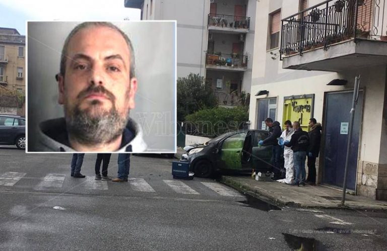 Catturato in pieno centro a Reggio l’uomo che ha dato fuoco all’ex moglie – Video