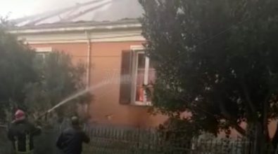 Paura a Conidoni, abitazione distrutta da un incendio in pieno centro
