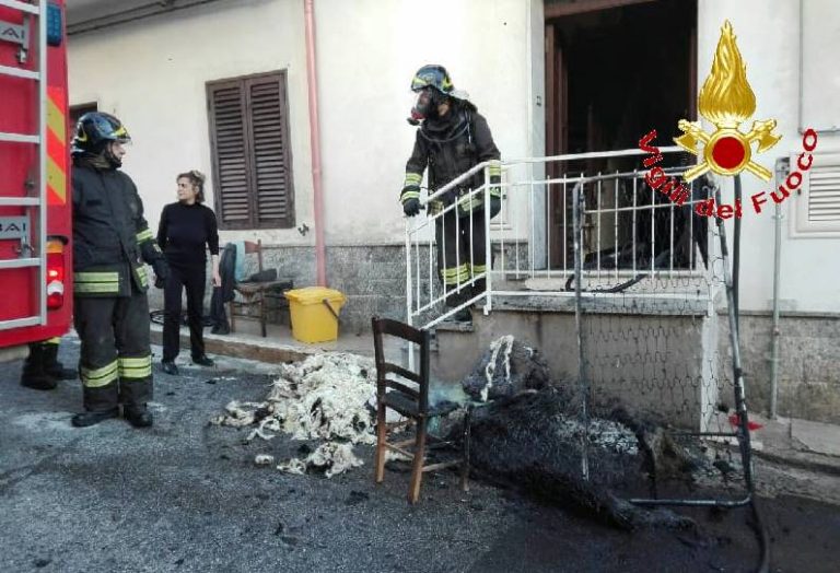 San Calogero, coperta va a fuoco sulla stufa: attimi di paura per un 81enne