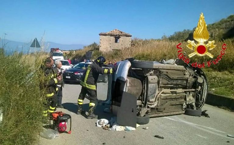 Incidente stradale sulla Maierato-Pizzo, ferito il conducente di un’utilitaria