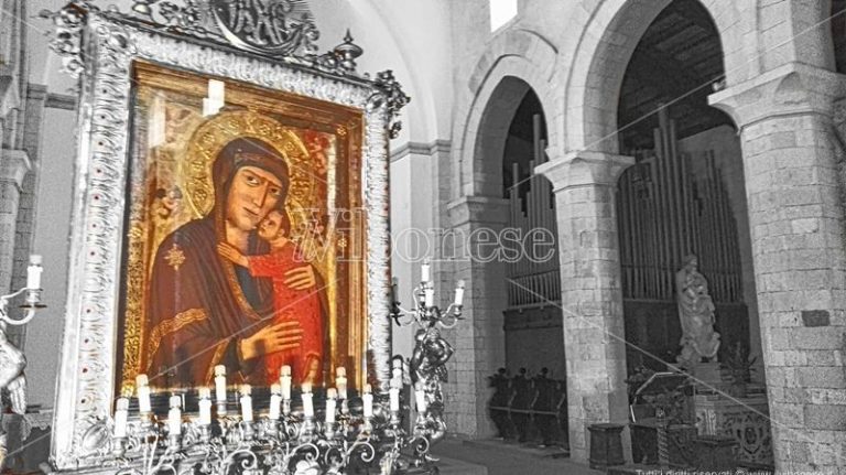 Coronavirus, Tropea omaggia la Madonna di Romania a porte chiuse