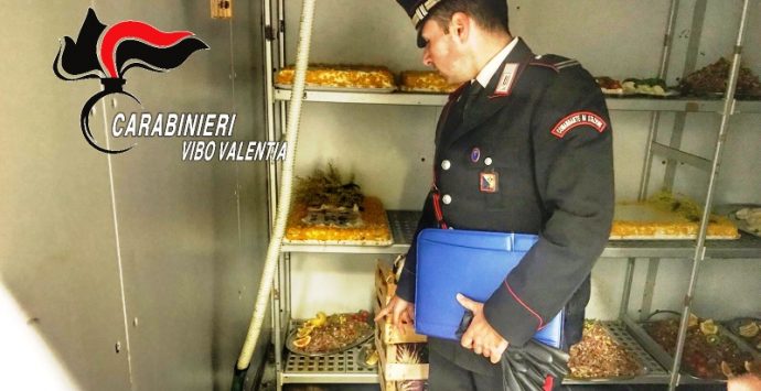 Escrementi di topi e gatti accanto ai vassoi pronti da servire, maxi-sanzione a un ristorante di Pizzo
