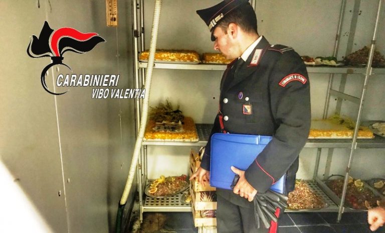 Escrementi di topi e gatti accanto ai vassoi pronti da servire, maxi-sanzione a un ristorante di Pizzo