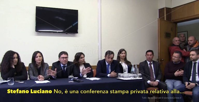 Il candidato Luciano, le liste di proscrizione e le “conferenze stampa private” – Video