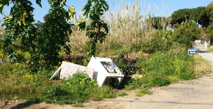 Benvenuti a Bivona, dove degrado e abbandono la fanno da padrone – Video