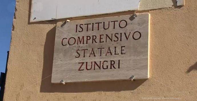 Violenze sugli alunni a Zungri, il Codacons: «Telecamere in tutte le scuole»