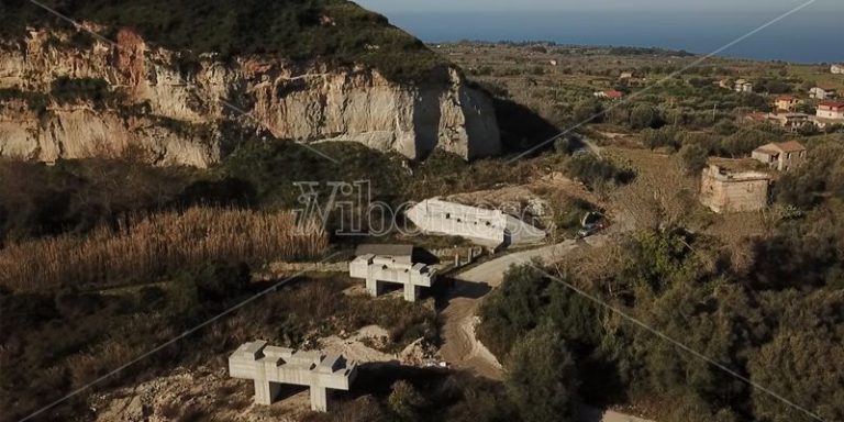 La variante della vergogna, a Caria l’eterna incompiuta che minaccia l’ambiente – Video