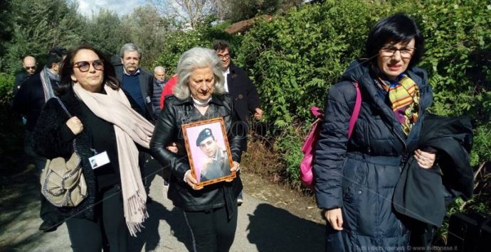 Un anno dall’autobomba, lacrime e commozione per Matteo Vinci a Limbadi – Video