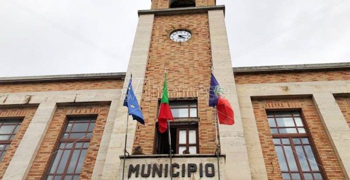 Bando asilo comunale a Vibo, scoppiano le polemiche: «È illegittimo. L’assessore si dimetta»