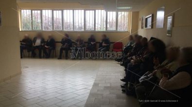Tropea, tempi di attesa lunghissimi all’Ufficio ticket: utenti esasperati