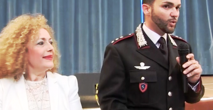 Legalità e scuola, gli alunni della “Don Bosco” di Vibo omaggiano i carabinieri – Video