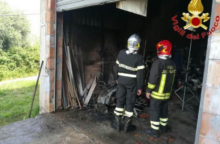 Incendio a Triparni, intervento dei vigili del fuoco