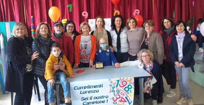 Lorenzo, il piccolo genio della matematica che lotta per sconfiggere il cancro – Video