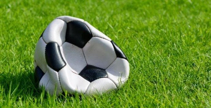 Calcio violento nel Vibonese e aggressioni agli arbitri: condanna dall’Aiac provinciale