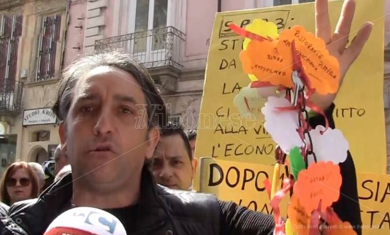 Strada del mare chiusa, riesplode la protesta dei cittadini di Joppolo – Video