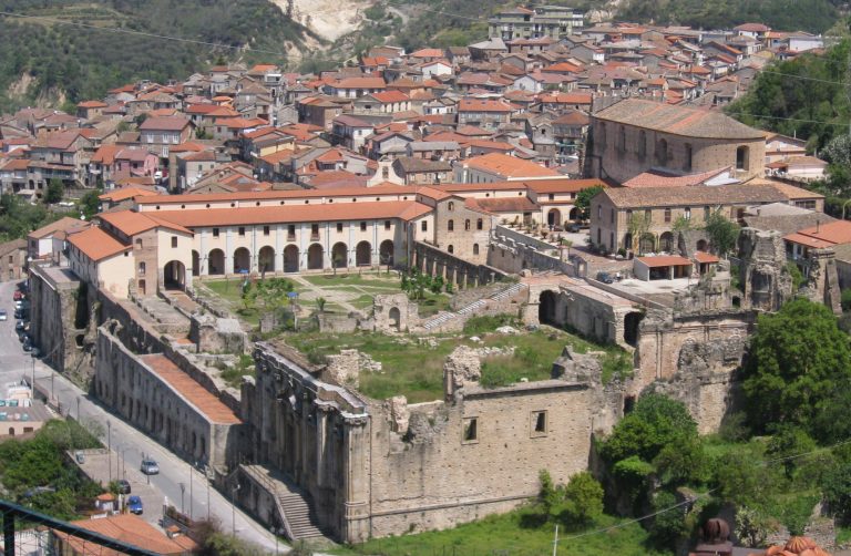 Soriano piange padre Giordano, addio al creatore dello storico presepe