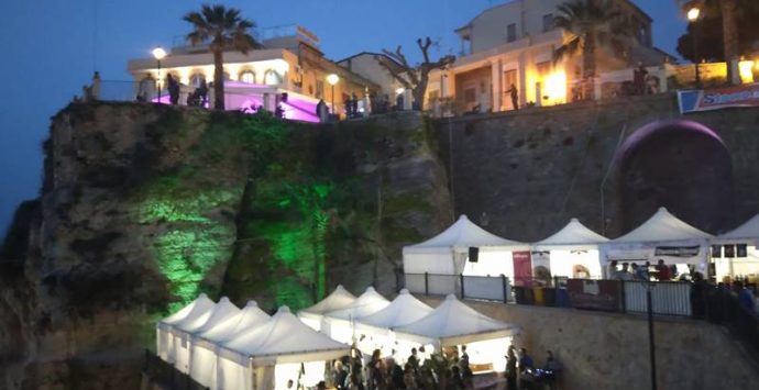 La cipolla rossa regina di Tropea, ecco il “party più esclusivo dell’anno” – Video