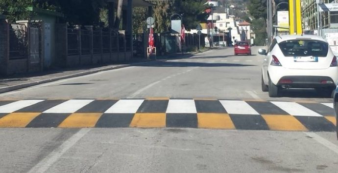 Dossi “camuffati” da passaggi pedonali, istanza al Comune di Vibo: «Sono illegali, vanno rimossi»