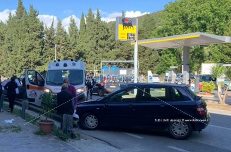 Scontro fra due auto a Pizzo, un ferito trasferito in elisoccorso