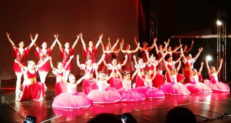 La danza anima il centro di Monterosso, successo per l’esibizione della “Giselle”